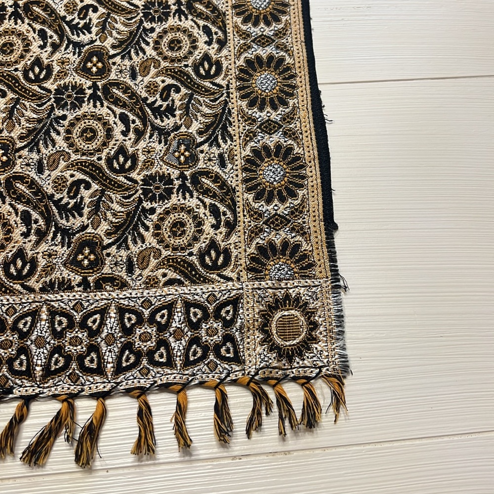 Table Runner Elegant Black and Gold - Picture 5 of 5